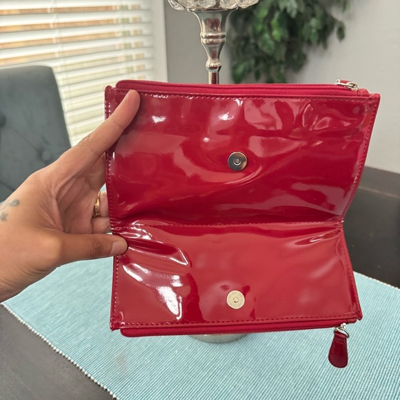 Dior Beauty Red Patent Leather Cosmetic Pouch - Picture 5 of 8
